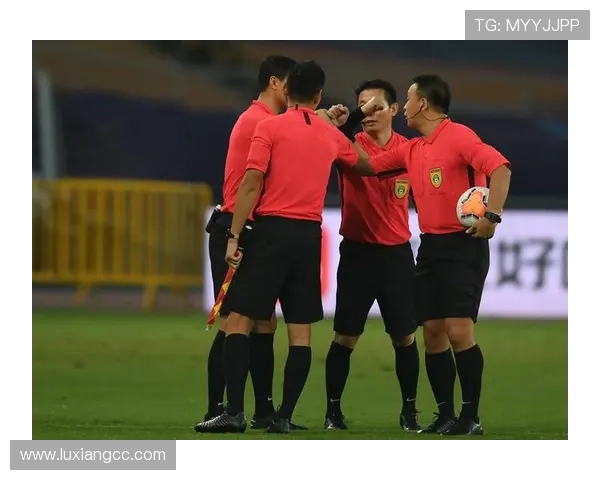 全方位聚焦当代足球运动员成长轨迹及其场内外精彩人生深度解读